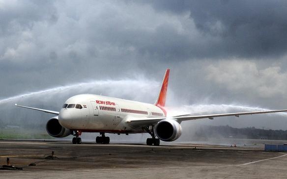 Budapesten szakította meg útját az Air India Boeing 787-ese