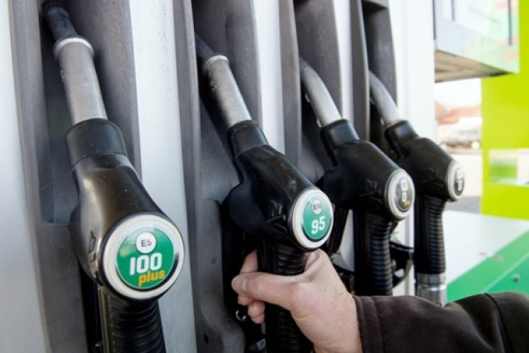 NGM: a kormány üdvözli az üzemanyagárak újabb csökkentését