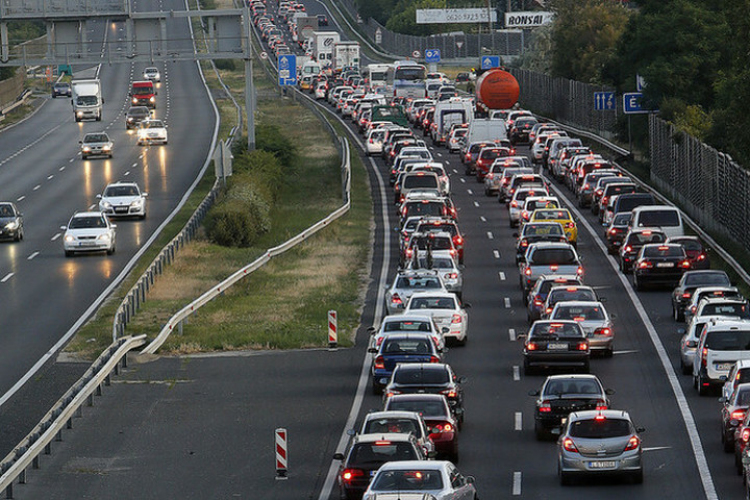 Európai Bizottság: tovább csökkent a halálos kimenetelű közúti balesetek száma