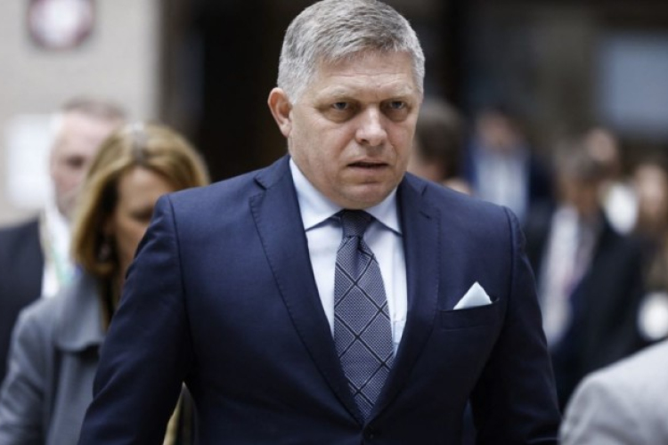 Megműtötték a szlovák miniszterelnököt, túl van az életveszélyen