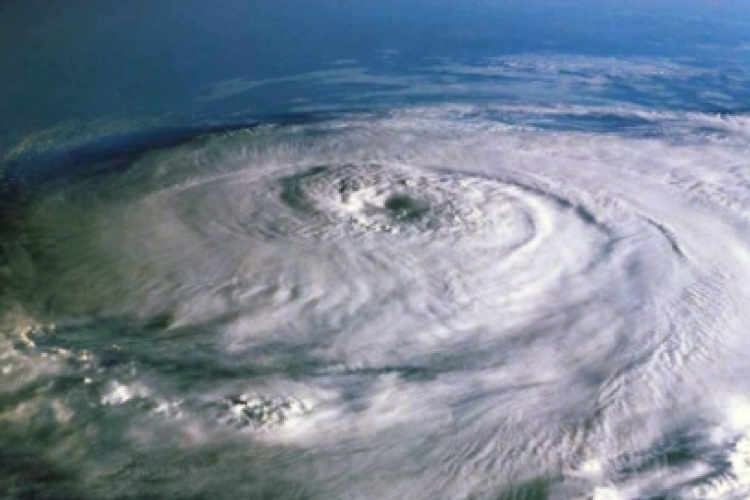 Erősödik a Matthew hurrikán, kétmillió embert sürgetnek menekülésre Amerikában