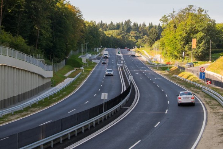 13,3 százalékkal több új autót helyeztek forgalomba az idei első fél évben