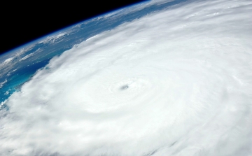 Rendkívüli állapotot hirdetett ki a közelgő Dorian hurrikán miatt Floridában is