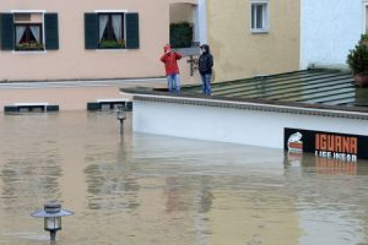 Árvíz - Több ezer embert telepítettek ki Németországban, esti helyzetkép