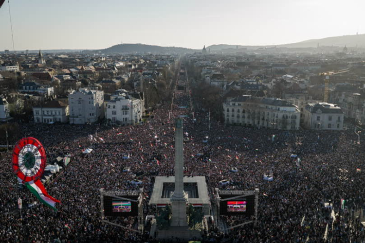 Magyar Péter: Az április 12-i győzelmünket nemcsak a Holdról, de a Kremlből is látni fogják