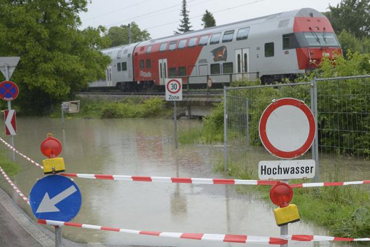 Árvíz - Még őrzik a gátakat a Duna ausztriai alsó szakaszán, de már mindenhol takarítanak
