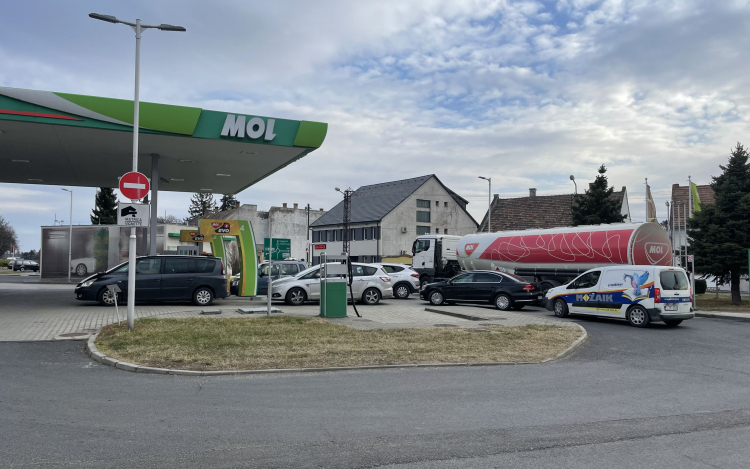 A Mol csaknem 500 benzinkutat üzemeltet majd Lengyelországban